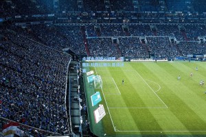 点球大战惊心动魄，蓝鹰队险胜红狮队晋级决赛